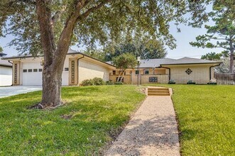 Building Photo - 1821 E Cedar Elm Dr