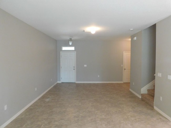 Building Photo - 3 BEDROOM TOWNHOUSE-TEMPLE TERRACE