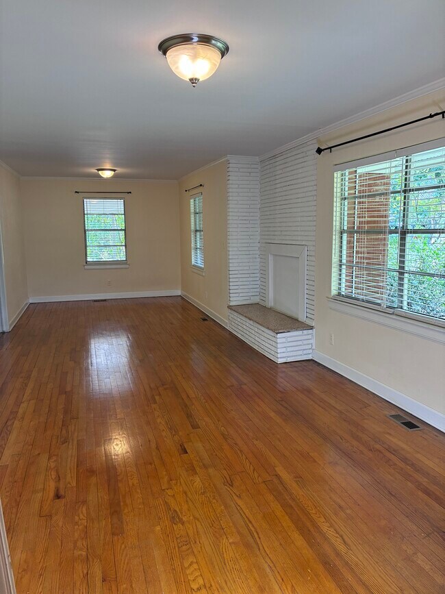 Foto del edificio - 3649 Pineview Cir
