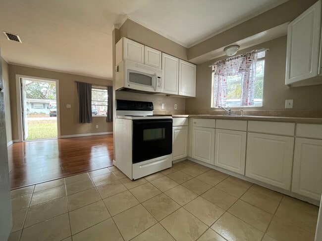 Foto del edificio - 1127 Jones Ave