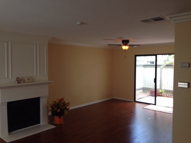 living room - 633 13th St