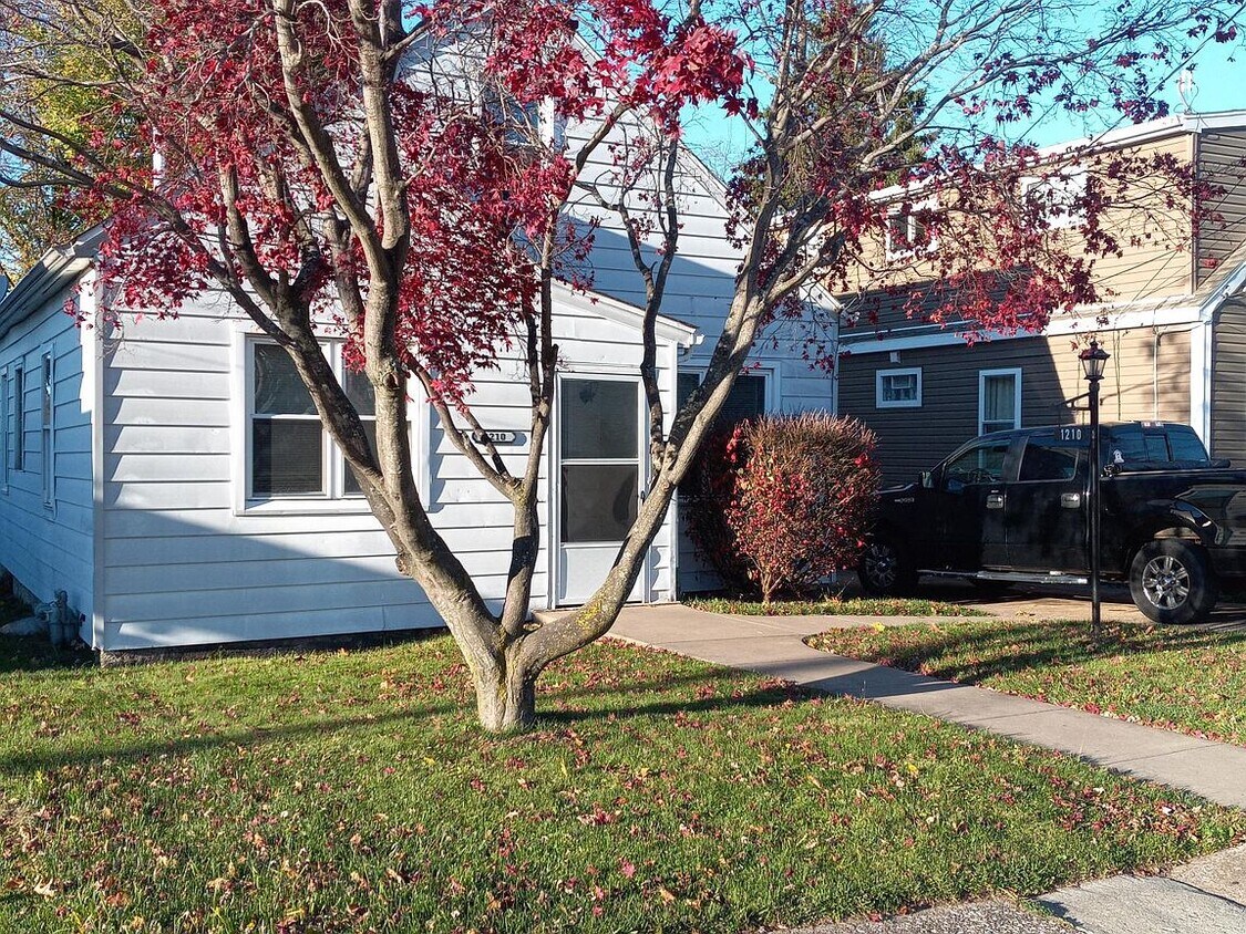Foto principal - 1210 W 32nd St