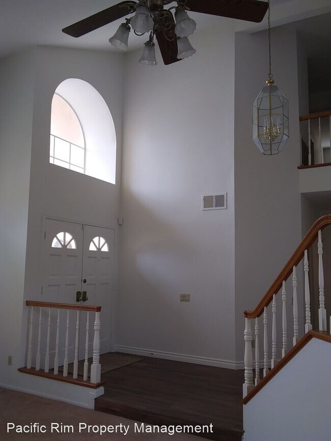 Foto del edificio - 5 br, 4 bath House - 13788 Sparren Ave