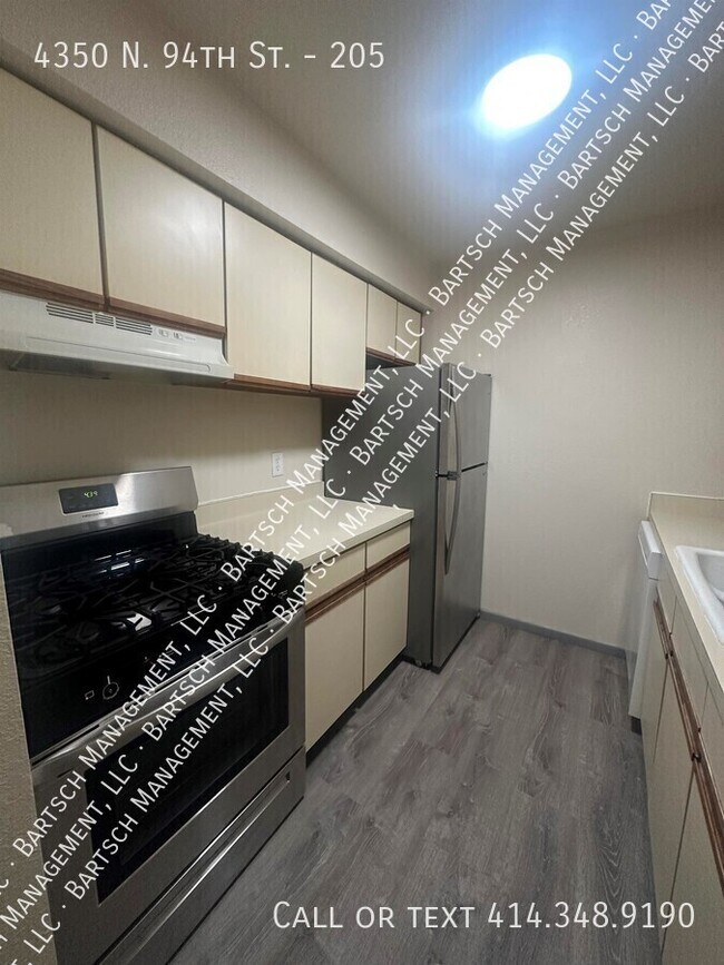 Foto del edificio - 4350 N 94th St