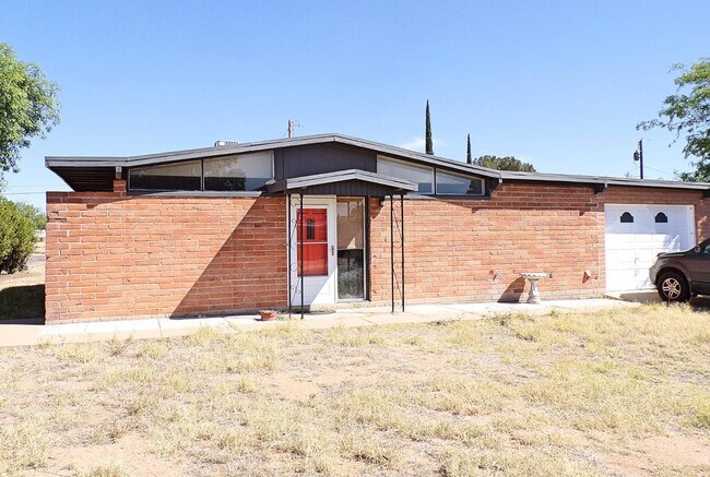 Foto del edificio - 4501 Pine Tree Dr