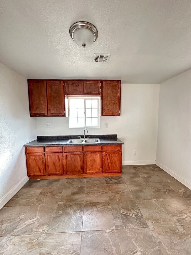 Building Photo - Lovely Home for Rent