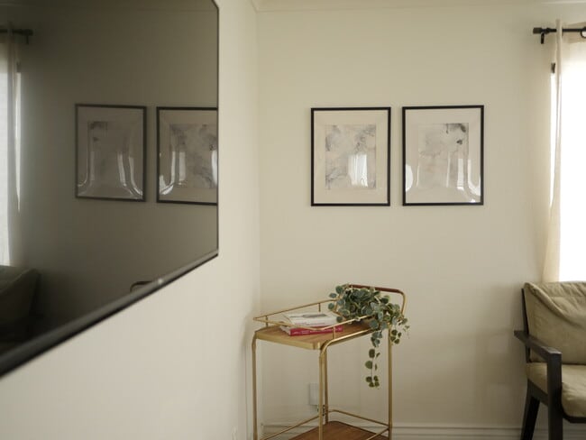 Foto del edificio - 1468 Kurtz Ave