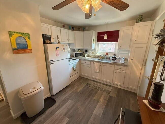 Foto del edificio - 70 Carroll Ave