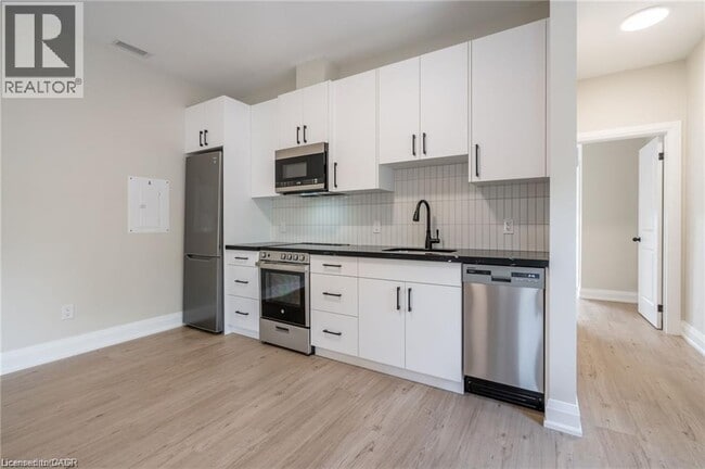 Building Photo - 9 Munn St