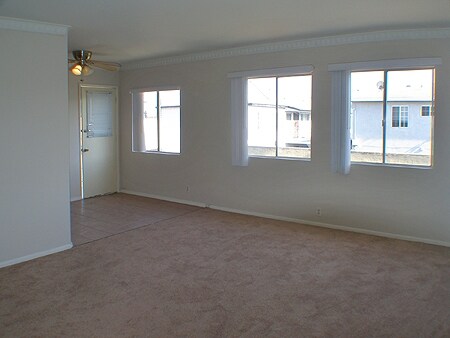Living Room - 1610-1616 3/4 S Mansfield
