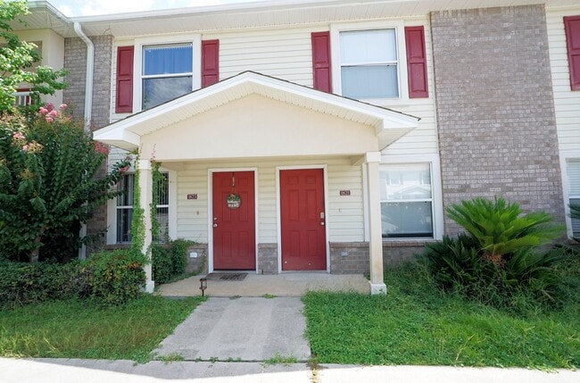 Building Photo - Two bed townhome in Bluewater with a Commu...