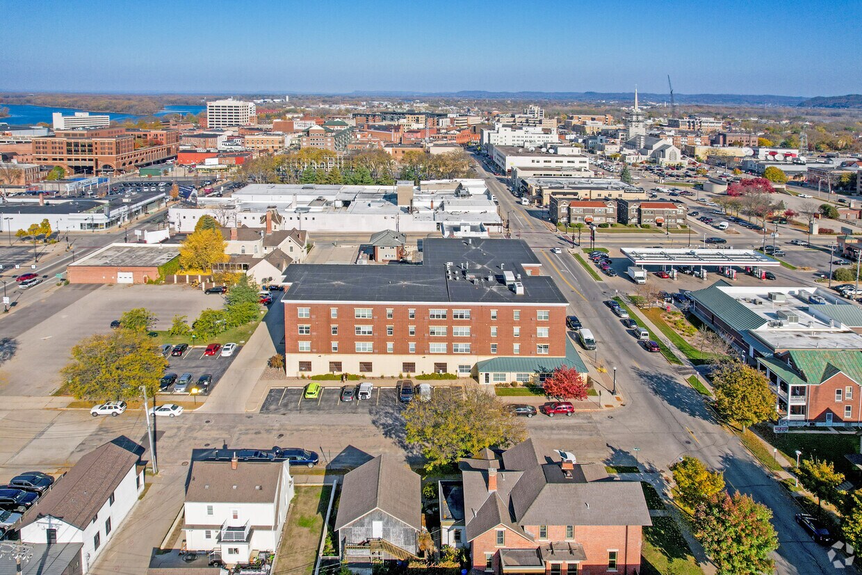 Michael Heights Apartments 420 5th Ave S La Crosse, WI