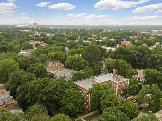 Located in the beautiful Cathedral Hill Neighborhood - Ashland Apartments