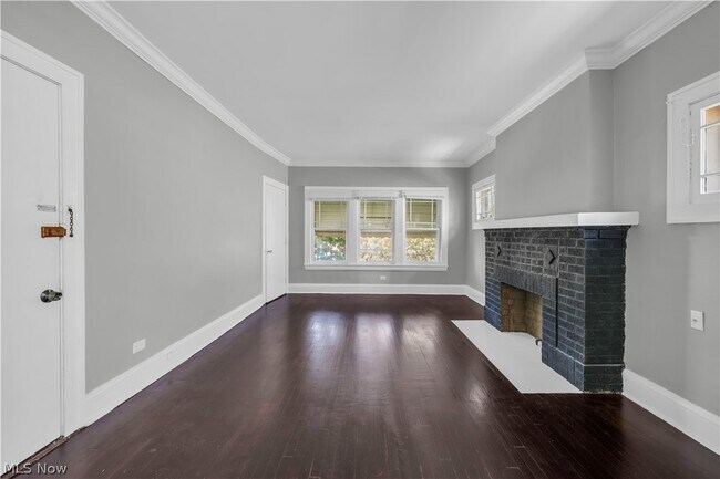 Foto del edificio - 1353 Phelps Ave