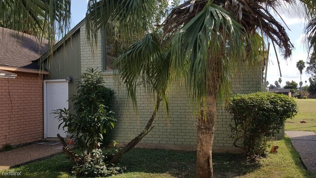 Building Photo - 305 McFadden Hut Dr