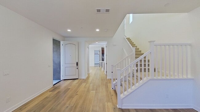 Building Photo - Los Carneros townhouse 3 Bed / 2.5 Bath – ...