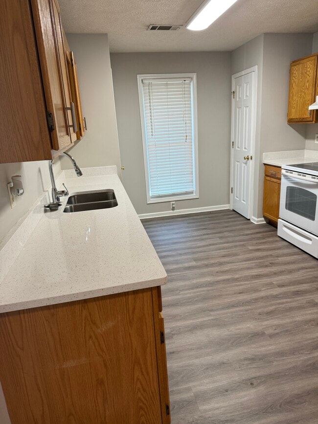Building Photo - 141 E University Pky