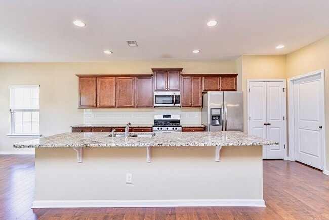 Building Photo - 132 Hartwood Lake Ln