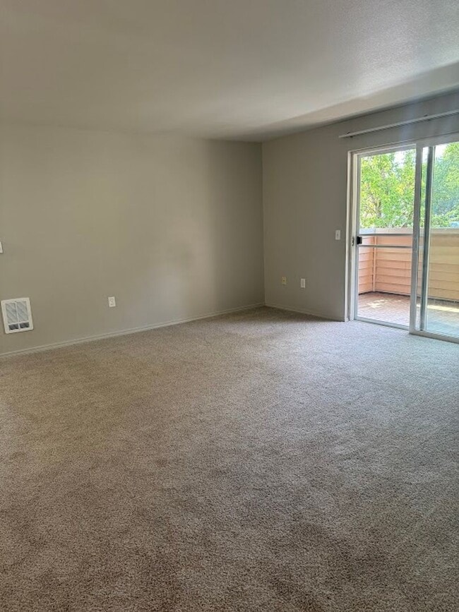 Building Photo - The ideal space to balance life, work and ...