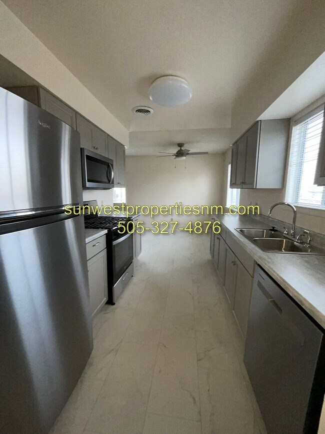 Building Photo - 2 Bedroom, 2 Bath, Washer/Dryer Included, ...