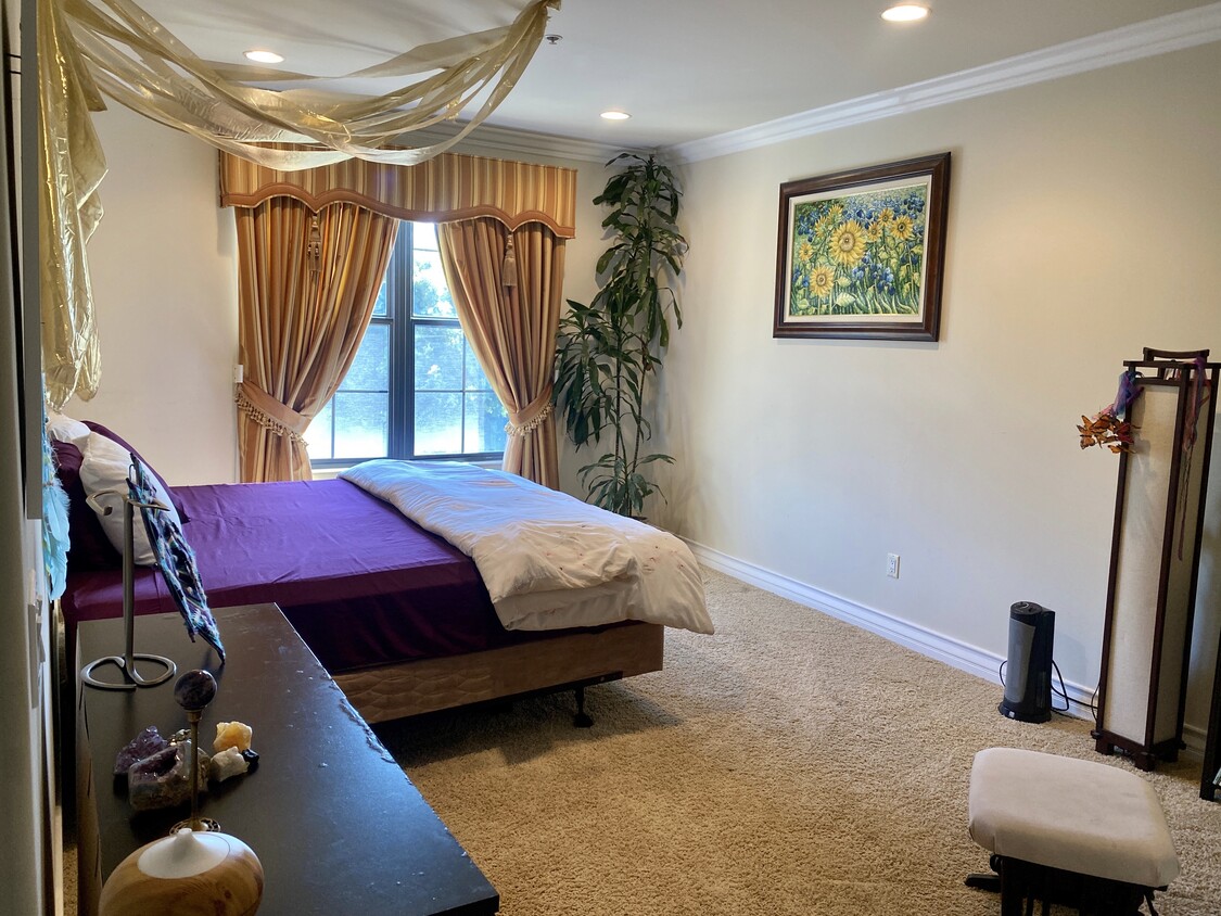 California King Bed Suite - 12045 Hoffman St