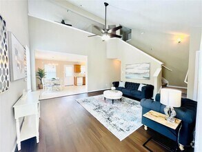 Building Photo - 6330 Applewood Forest Dr