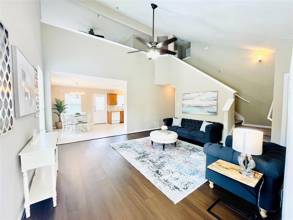 Foto principal - 6330 Applewood Forest Dr