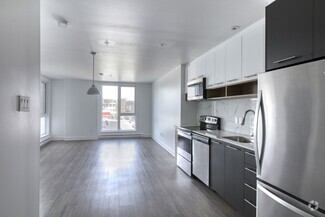 Building Photo - 9675 Av. Papineau