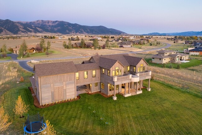Building Photo - One of a Kind Custom Built Home for Rent i...