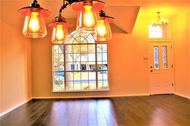 Foto del edificio - 9026 Brimstone Ln