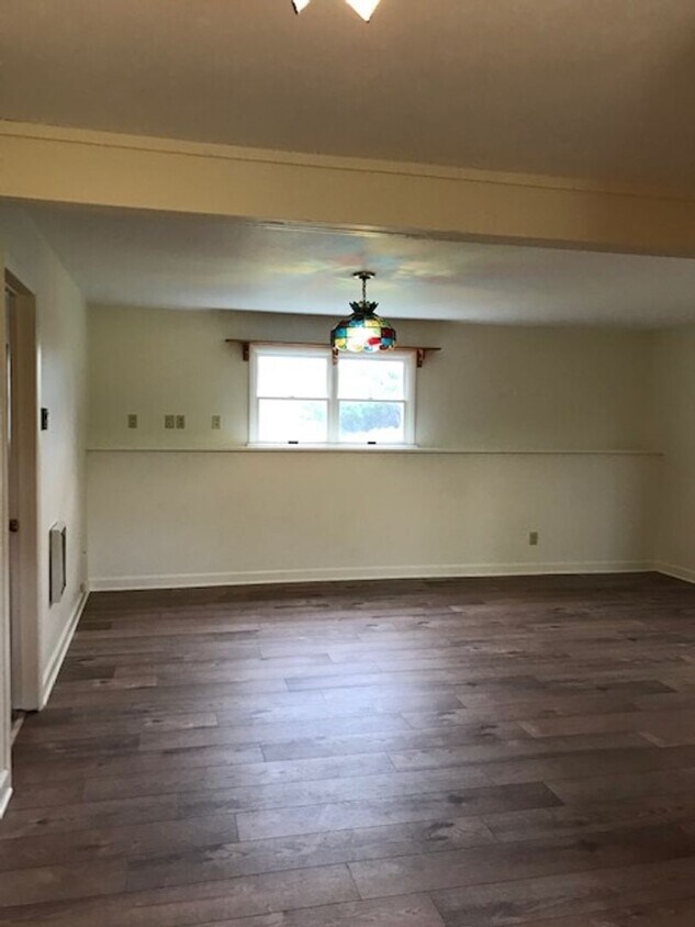 Foto principal - 2405 Johnny Cake Hill Rd
