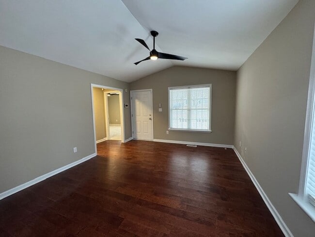 Building Photo - Short term lease available!