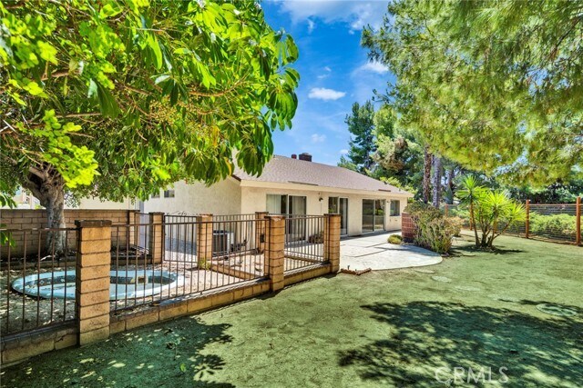 Foto del edificio - 23502 Shadowcrest Pl