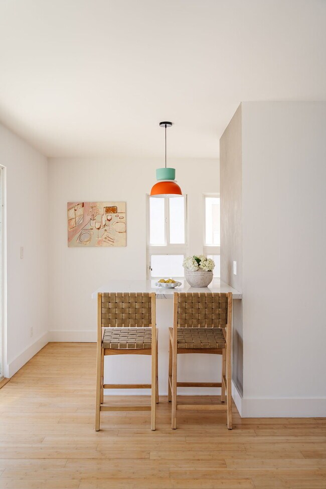 Foto del edificio - 2406 Silver Ridge Ave