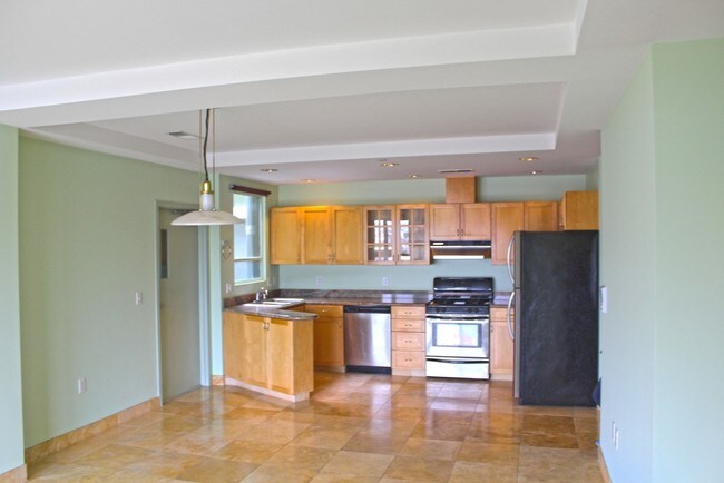 Interior Photo - 95 Hill St