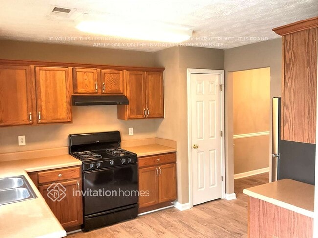 Building Photo - 8320 Somerset Way