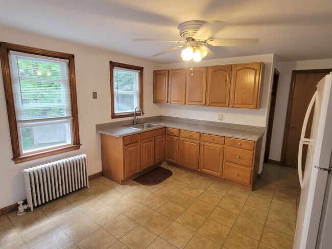 Building Photo - 65 Cowesett Ave