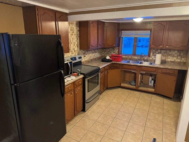 Building Photo - 109 Crysler St