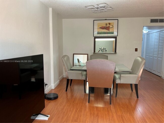 Foto del edificio - 9001 SW 77th Ave