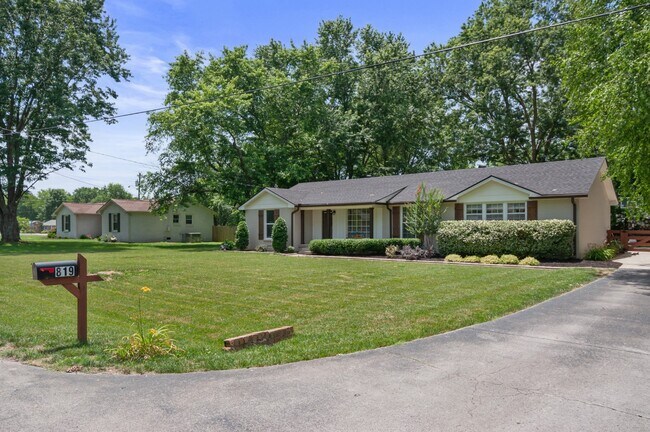Building Photo - 819 Chrisman Dr