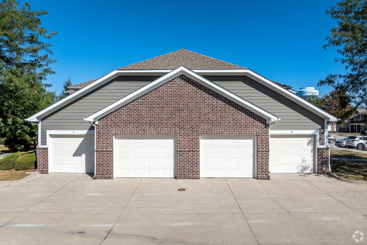 Building Photo - Whisper Ridge