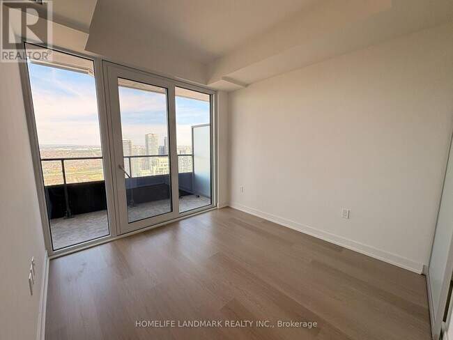 Building Photo - 448 Burnhamthorpe Rd W