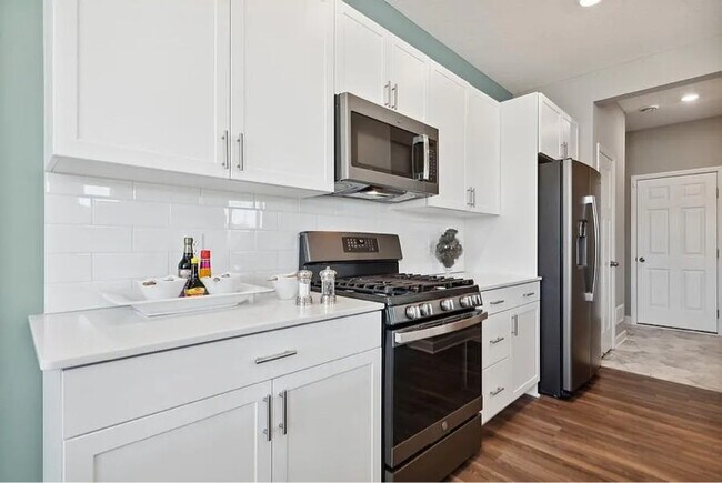 Foto del edificio - 446 Murray Hl Wy