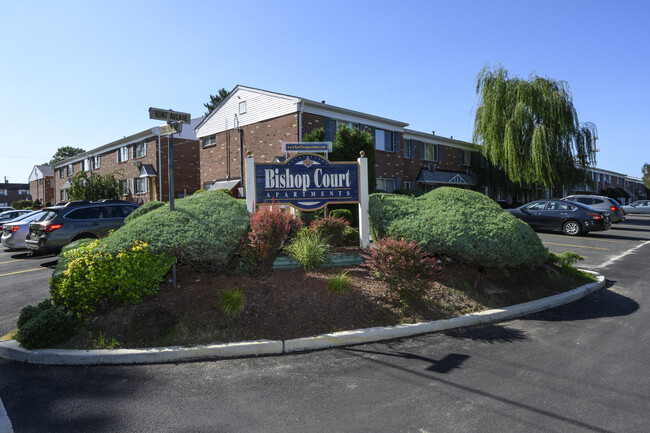 Foto del edificio - Bishop-Stratford Court Apartments