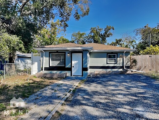 Building Photo - 7018 Maclura Dr