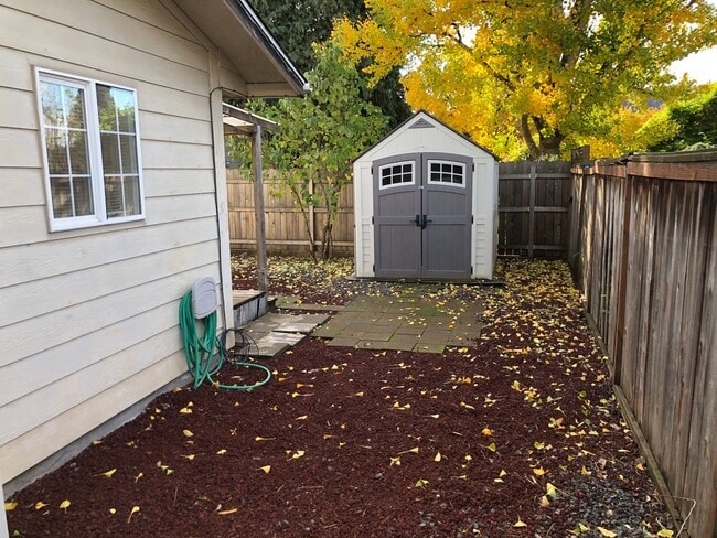 Foto del edificio - Updated 2 bedroom, 2 bathroom duplex in Sp...