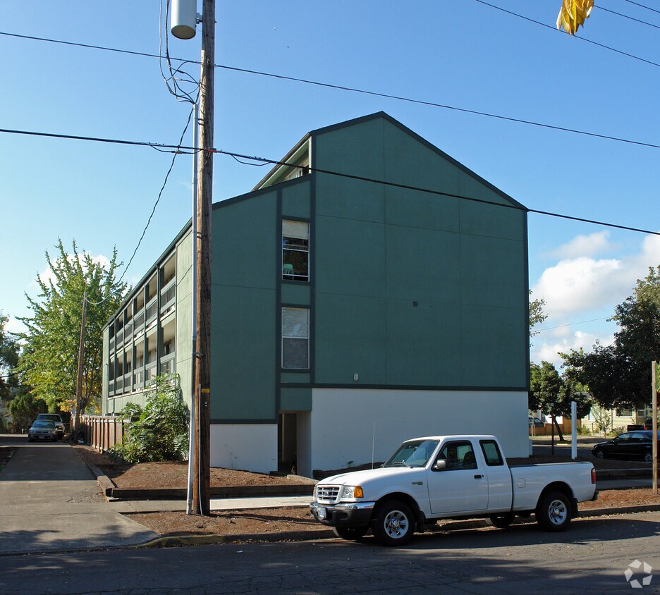 Building Photo - 1711 Patterson St
