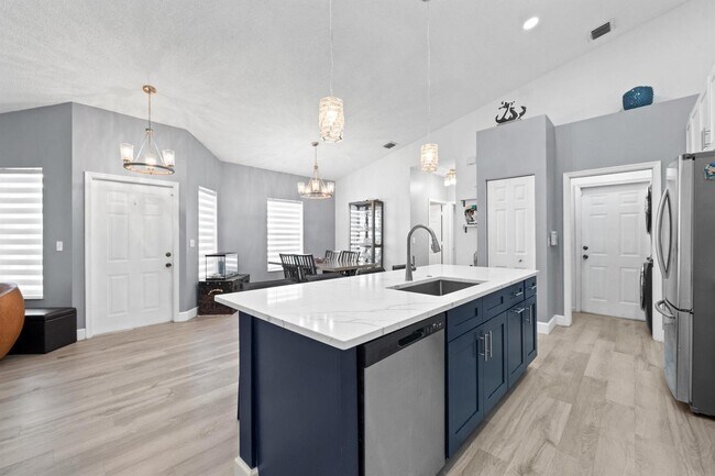 Building Photo - 10761 Pelican Dr