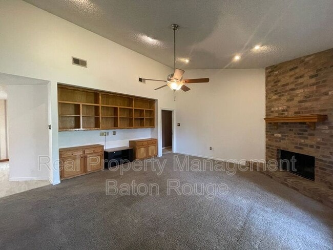 Building Photo - 9766 Kinglet Dr