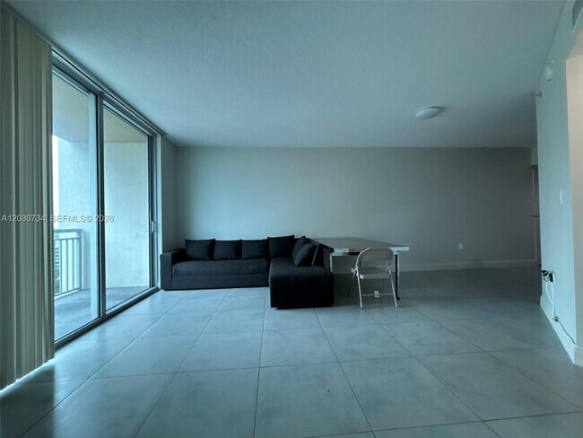 Foto del edificio - 9055 SW 73rd Ct